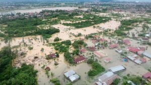 ইন্দোনেশিয়ায় বন্যা-ভূমিধসে মৃতের সংখ্যা ছাড়াল ৯০০