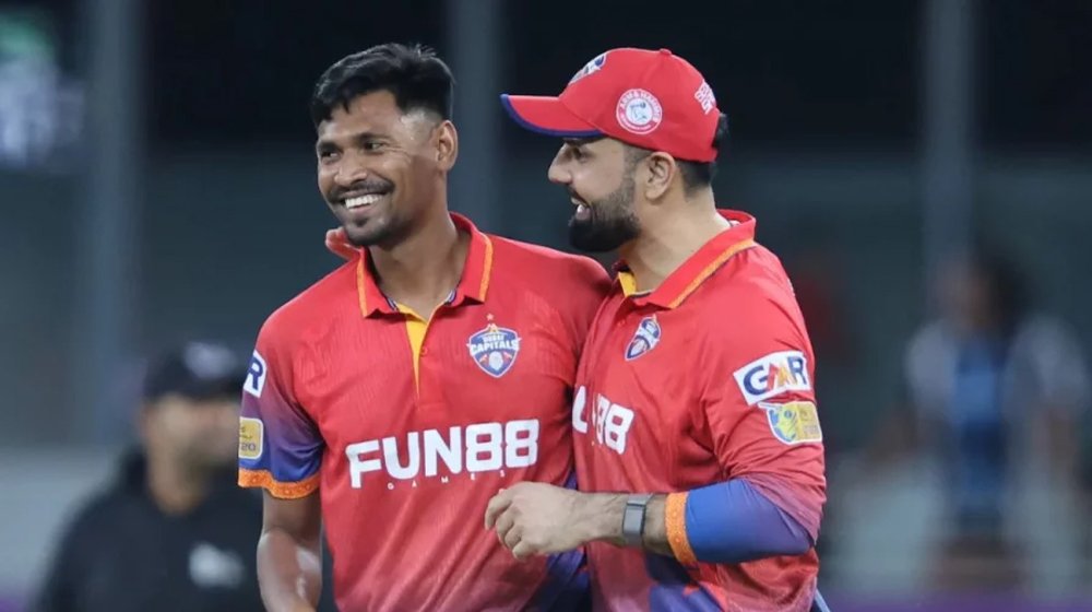 আইএল টি-টোয়েন্টিতে মোস্তাফিজের জোড়া উইকেট, দলের হার