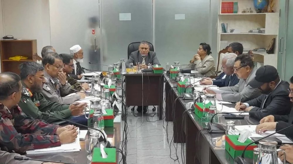 হাদির ওপর গুলির ঘটনায় সিইসি: আমার মাথার ওপর বাজ পড়েছে