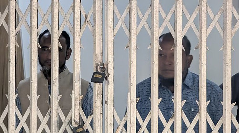 চট্টগ্রাম বিশ্ববিদ্যালয়ে সহ-উপাচার্যের পদত্যাগের দাবিতে প্রশাসনিক ভবনে তালা