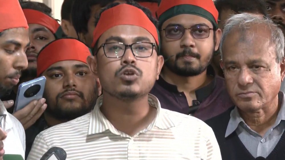 তিন উপদেষ্টার পদত্যাগের আল্টিমেটাম ডাকসু ভিপির