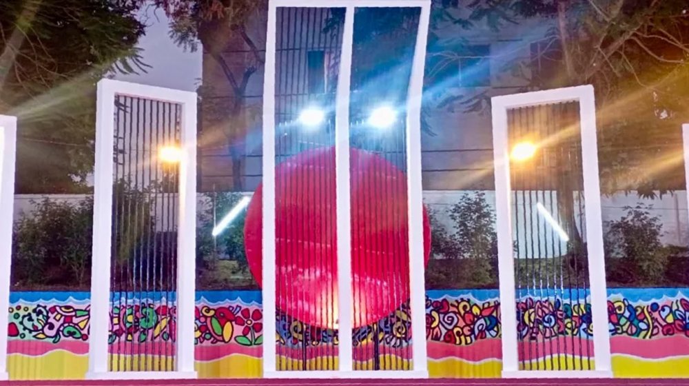 মুক্তিযুদ্ধের গ্রাফিতি মুছে বিয়েবাড়ির আদলে আলপনা, সমালোচনার মুখে প্রশাসনের তৎপরতা