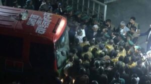 মাকে দেখতে এভারকেয়ারে তারেক রহমান