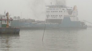 সাড়ে ৯ ঘণ্টা পর ৩ রুটে ফেরি চলাচল স্বাভাবিক