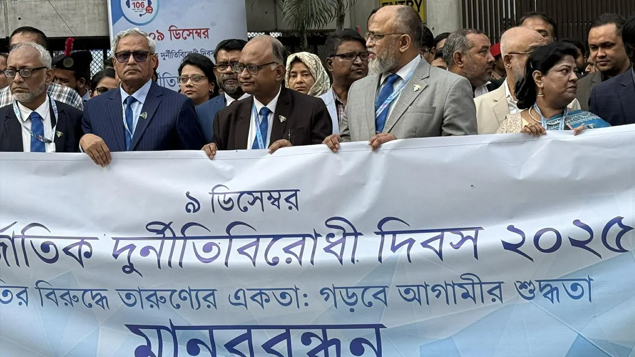 দুর্নীতিবাজদের নির্বাচিত করবেন না : দুদক চেয়ারম্যান