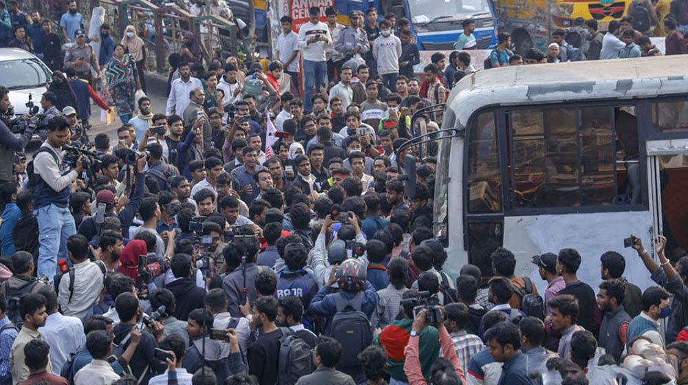 গণজমায়েত-অধ্যাদেশ মঞ্চের কর্মসূচি ঘোষণা দিয়ে সরলেন সাত কলেজ শিক্ষার্থীরা