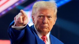 গ্রিনল্যান্ড দখলের বিরোধিতা করলে নতুন শুল্ক আরোপের হুমকি ট্রাম্পের