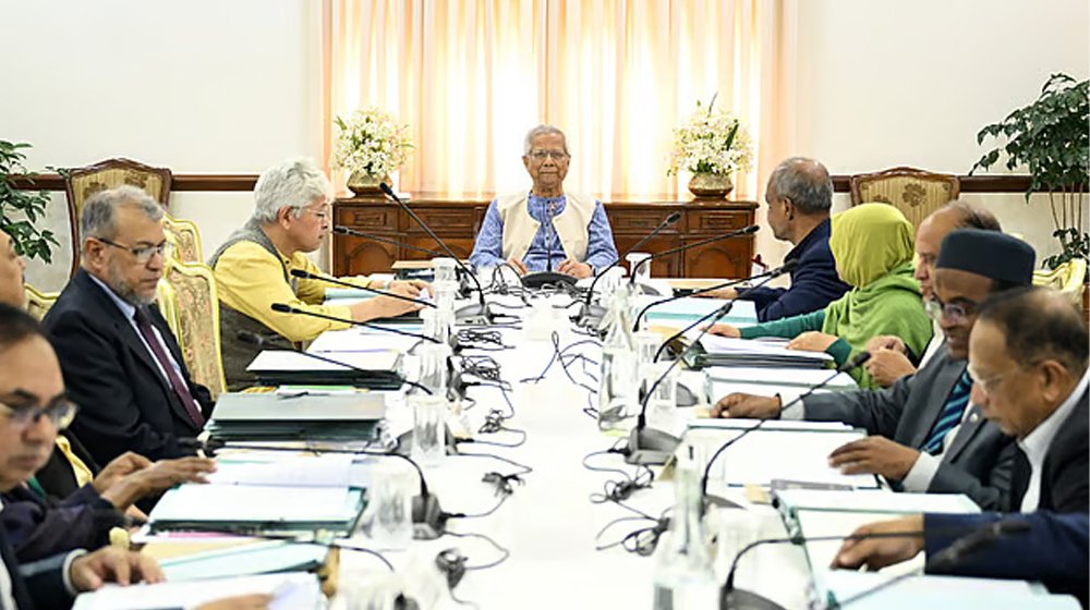 নির্বাচনের আগে দ্রুত লুটের অস্ত্র উদ্ধারের নির্দেশ প্রধান উপদেষ্টার