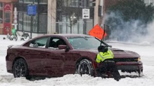 তুষারঝড়ে যুক্তরাষ্ট্রে ৭ জনের মৃত্যু, বিদ্যুৎহীন লাখো বাড়ি