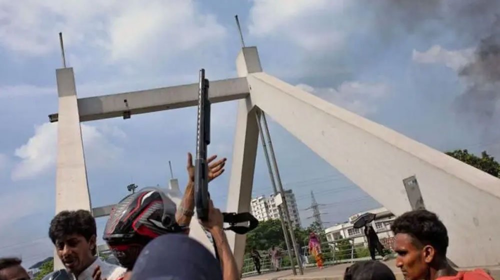 লুট হওয়া হাজারের বেশি অস্ত্র উদ্ধার হয়নি এখনো, নির্বাচনে নিরাপত্তা নিয়ে উদ্বেগ