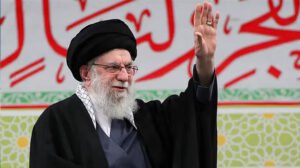 যুক্তরাষ্ট্র হামলা চালালে আঞ্চলিক সংঘাতে রূপ নেবে: খামেনির হুঁশিয়ারি