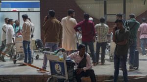 দুবাইয়ে আটকে পড়া প্রবাসীদের জন্য ইউএস-বাংলার বিশেষ ফ্লাইট