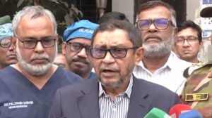 আকস্মিক ঢাকা মেডিকেলে স্বাস্থ্যমন্ত্রীর পরিদর্শন, দেখলেন অসঙ্গতি