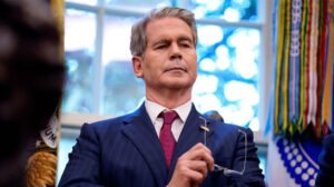 ইরানে আজ সবচেয়ে ‘বড় বোমা’ বিস্ফোরণ হবে: মার্কিন অর্থমন্ত্রীর পূর্বাভাস