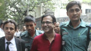 বিদেশি মদ রাখার মামলায় আজ জানা যাবে আসিফ আকবরের রায়