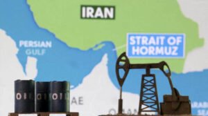 হরমুজ প্রণালি বন্ধ থাকলে তেলের দাম ১৫০ ডলারেও পৌঁছাতে পারে