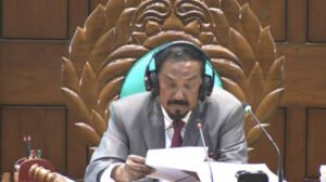 দলীয় পদ ছাড়লেন স্পিকার হাফিজ