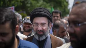 যুক্তরাষ্ট্রের পক্ষ থেকে যুদ্ধবিরতির প্রস্তাব প্রত্যাখ্যান মোজতবা খামেনির