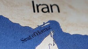 হরমুজ প্রণালি সম্পূর্ণ বন্ধ করে দেওয়ার হুঁশিয়ারি ইরানের
