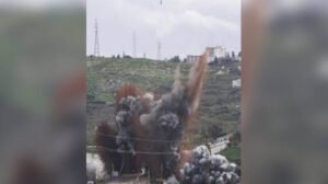 ইসরায়েলের হামলায় লেবাননের সেতু ধ্বংস