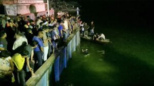 পদ্মায় বাস ডু‌বিতে প্রাণ গেল যাদের