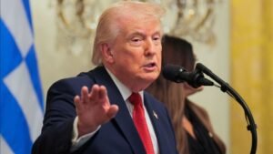 ইরানের জ্বালানি স্থাপনায় হামলা আরও ১০ দিন স্থগিত ঘোষণা ট্রাম্পের