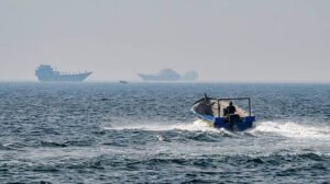 হরমুজ প্রণালিতে সার্বভৌমত্ব ও টোল দাবি ইরানের, উদ্বেগে যুক্তরাষ্ট্র