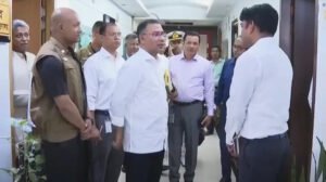হঠাৎ বিভিন্ন মন্ত্রণালয় পরিদর্শন প্রধানমন্ত্রীর