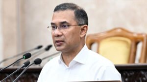 কোনো রাজনৈতিক দল বা গোষ্ঠীর প্রতিনিধি হবেন না