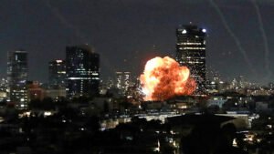 ইরানের হামলায় সতর্ক ইসরায়েল, নাগরিকদের বাঙ্কারে থাকার নির্দেশ