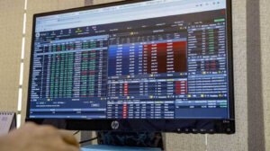 যুদ্ধবিরতিতে ঢাকার পুঁজিবাজার চাঙা, একদিনে সূচকের লাফ ১৬১ পয়েন্ট