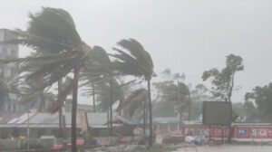 রাতে যেসব জেলায় শিলাবৃষ্টি ও ঝড়ের শঙ্কা