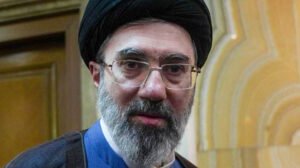 শত্রুদের পরাজয়ের আরেকটি ‘তিক্ত স্বাদ’ দিতে খামেনির হুঁশিয়ারি