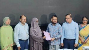 ইসিতে মনোনয়নপত্র জমা দিচ্ছেন সংরক্ষিত আসনের প্রার্থীরা