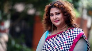 বাংলাদেশে শিল্পী হওয়াকে অভিশাপ বলে মনে করেন খল অভিনেত্রী রিনা খান