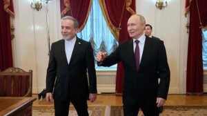 পুতিনের কাছে খামেনির বিশেষ বার্তা পৌঁছে দিলেন আরাগচি