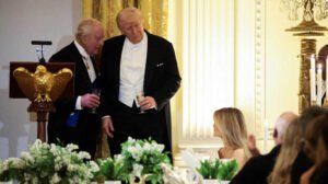 ট্রাম্পকে চার্লসের জবাব, ‘আমরা না থাকলে আমেরিকানরা ফরাসি বলত’