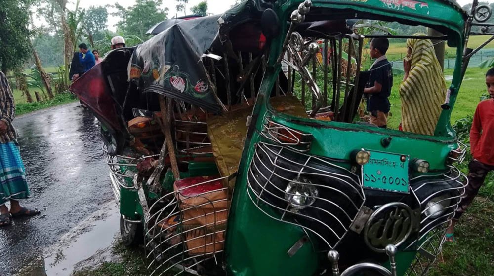নেত্রকোণায় বাস-সিএনজি অটোরিকশার সংঘর্ষে নিহত ২