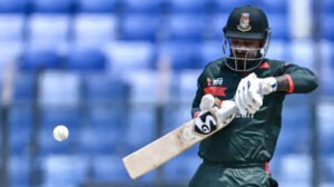 বাংলাদেশ ৩ উইকেট হারানোর পর বৃষ্টিতে খেলা বন্ধ