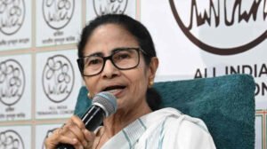 নির্বাচন প্রক্রিয়া নিয়ে প্রশ্ন তুলে পদত্যাগে নারাজ মমতা
