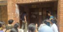 জাহাঙ্গীরনগরে ধর্ষণচেষ্টার ঘটনায় প্রক্টর কার্যালয়ে তালা দিয়েছেন শিক্ষার্থীরা
