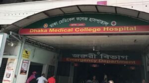 চানখারপুলে ২ বাসের চাপায় যুবক নিহত