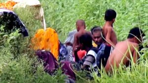 শূন্যরেখায় রাত কাটল ঠেলে দেওয়া ১২ জনের, পতাকা বৈঠকেও মিলেনি সমাধান