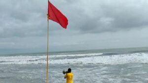 দেশের সব সমুদ্র বন্দরে ৩ নম্বর সতর্ক সংকেত