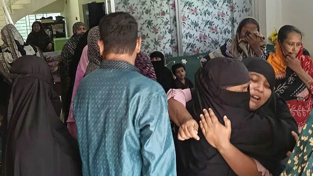 চাঁদপুরে গভীর রাতে বাড়িতে ঢুকে গৃহবধূকে হত্যা