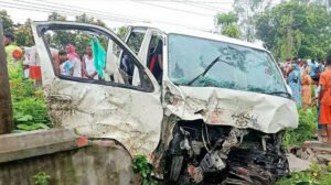 কনে নিয়ে ফেরার পথে মাইক্রোবাস খাদে, শিশুসহ নিহত ২