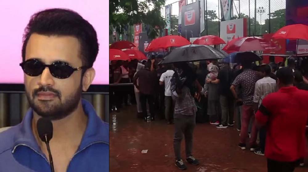 বৃষ্টি উপেক্ষা করে আতিফের কনসার্টে হাজারো দর্শকের সমাগম