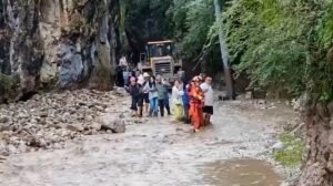 চীনের গানসু প্রদেশে আকস্মিক বন্যা, ভূমিধসে নিহত বেড়ে ২৫