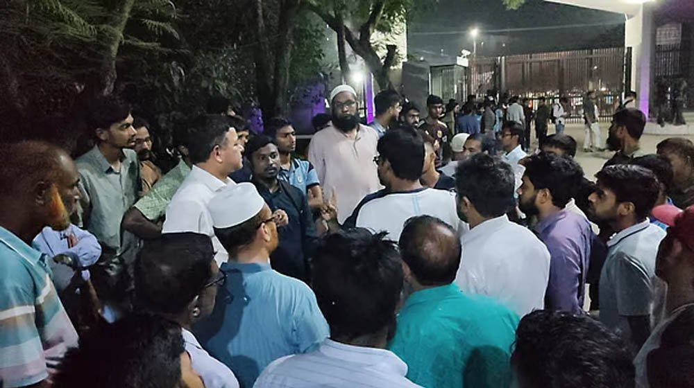 বেরোবিতে ছাত্রদল-ছাত্রশিবির সংঘর্ষ, কয়েকজন আহত