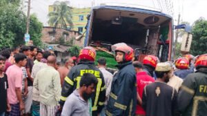 বগুড়ার এরুলিয়ায় বাসচাপায় ৬ জন নিহত, আহত অনেকে